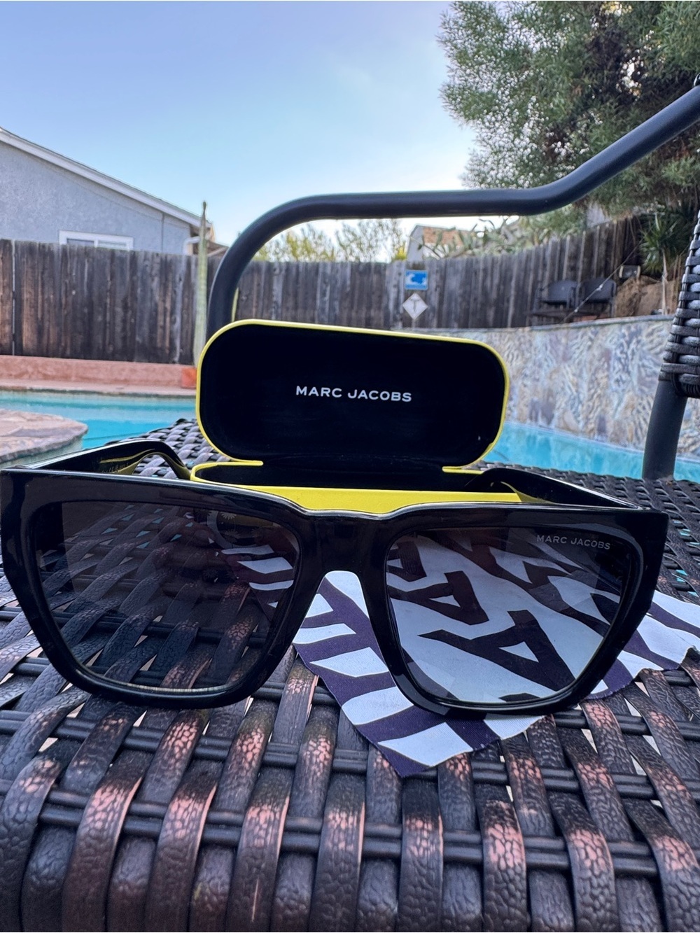 Marc Jacobs MARC 646/S Polarized Oversized Black Sunglasses Gold Logo 57mm VGUC - Picture 14 of 16